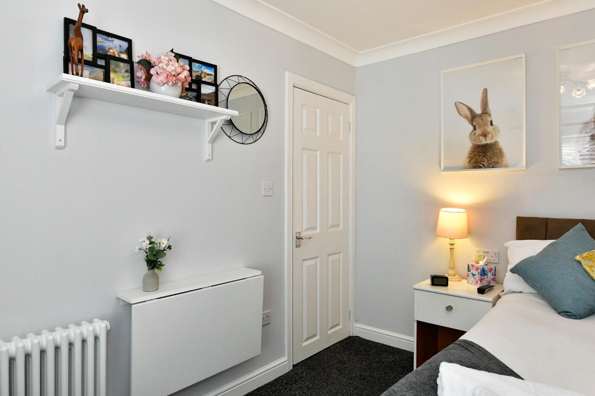 Free Parking - Heart Of The City - Superb Townhouse & Garden - Peaceful Area But Only 5Min Walk To Beach, Shops, Bars, Arena, Marina, Parks Суонси Экстерьер фото