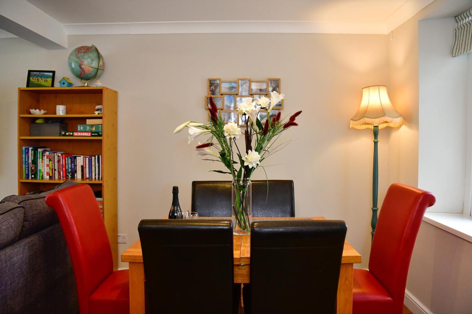 Free Parking - Heart Of The City - Superb Townhouse & Garden - Peaceful Area But Only 5Min Walk To Beach, Shops, Bars, Arena, Marina, Parks Суонси Экстерьер фото