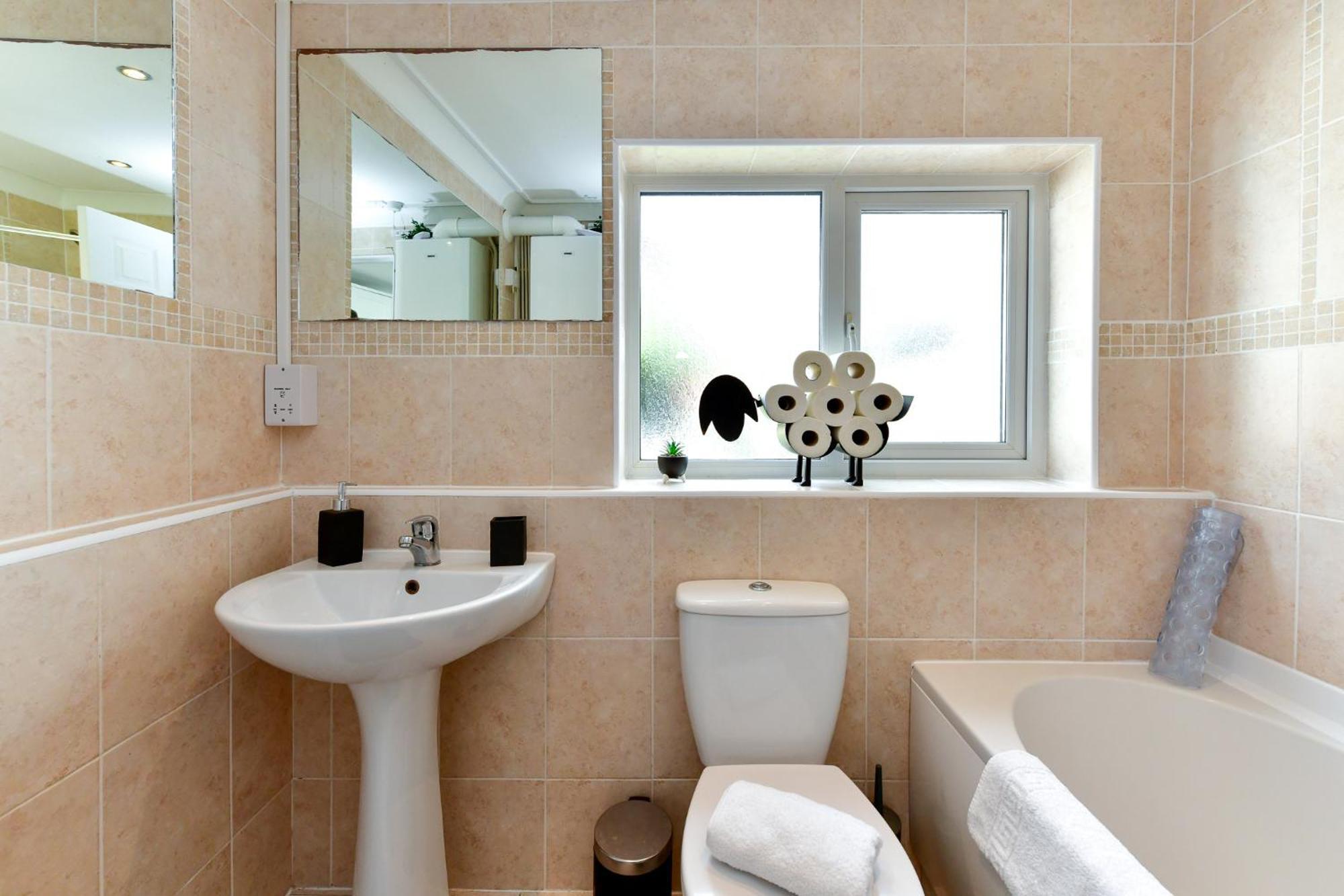 Free Parking - Heart Of The City - Superb Townhouse & Garden - Peaceful Area But Only 5Min Walk To Beach, Shops, Bars, Arena, Marina, Parks Суонси Экстерьер фото