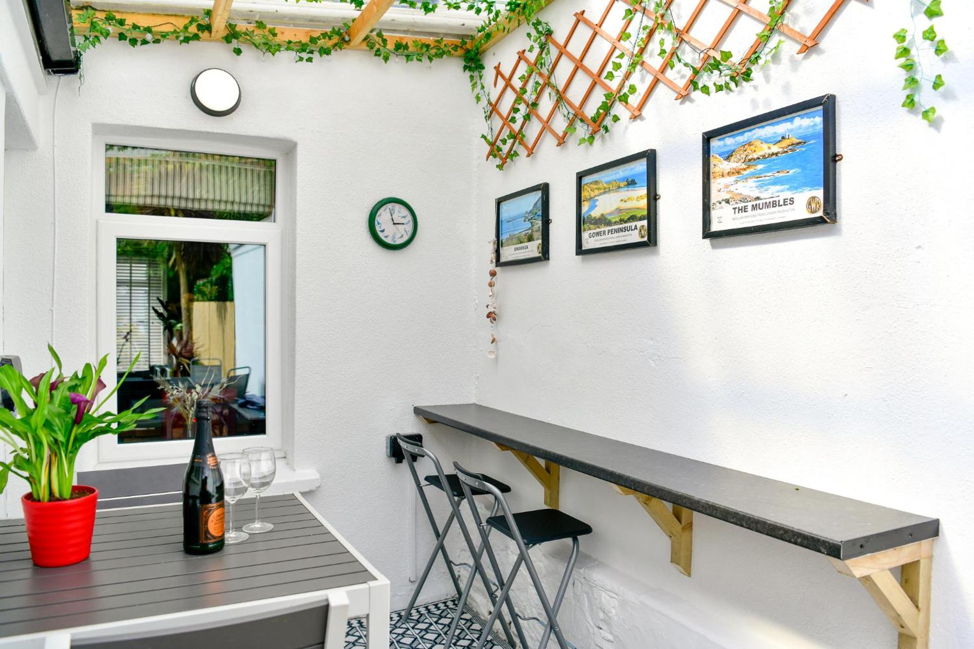 Free Parking - Heart Of The City - Superb Townhouse & Garden - Peaceful Area But Only 5Min Walk To Beach, Shops, Bars, Arena, Marina, Parks Суонси Экстерьер фото